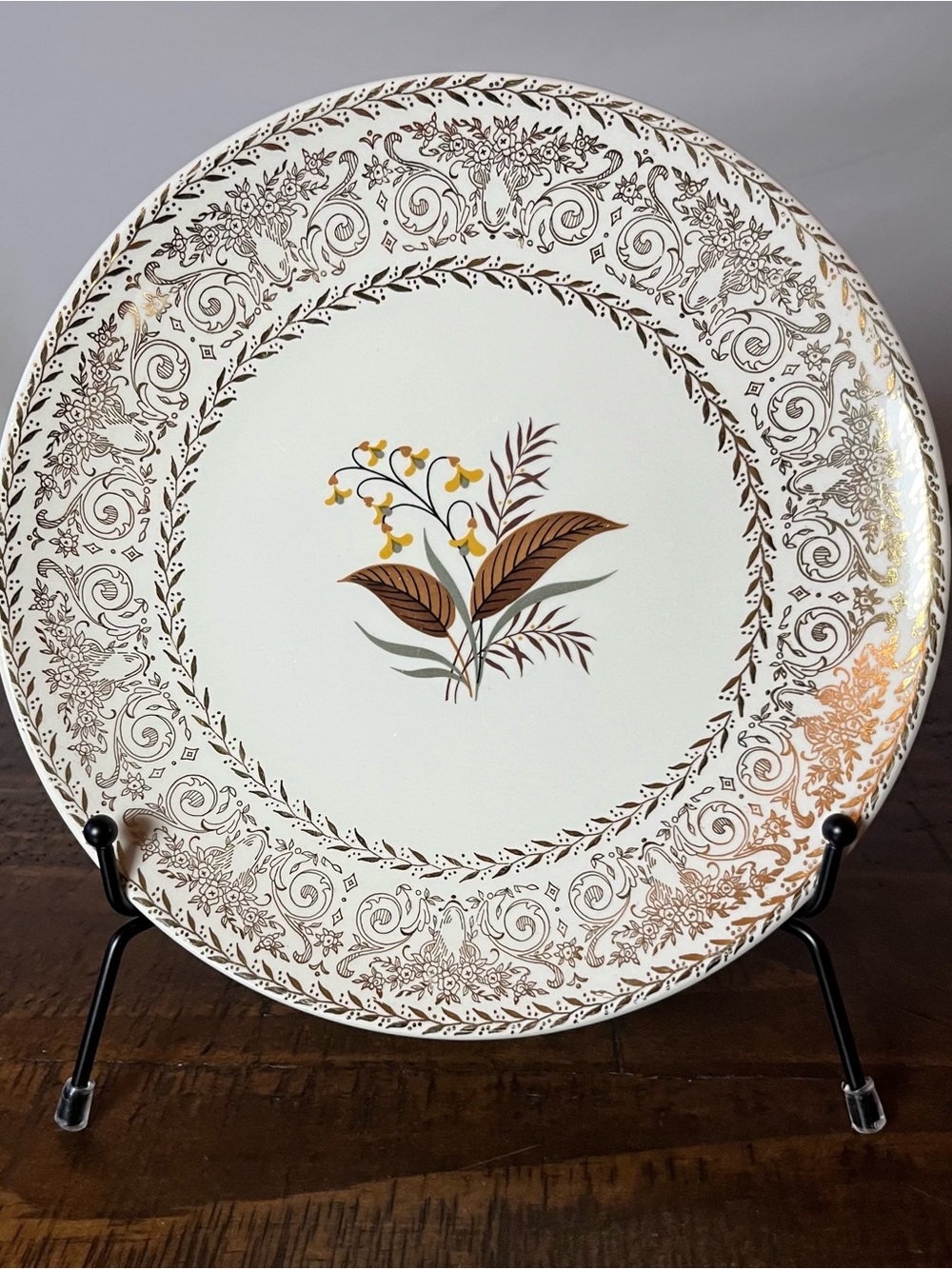 Cunningham and Pickett Oakdale 8” Salad plate in White and Brown